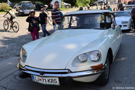 Mednarodna revija starodobnikov v Kamnik privabila ljubitelje klasičnih vozil (35)